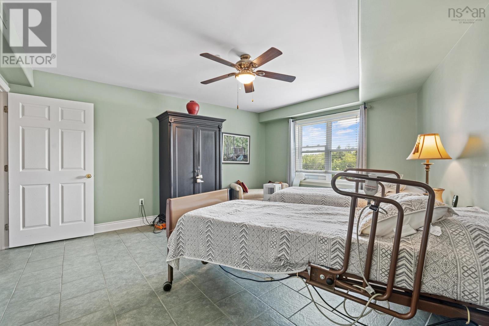 #214 512 Parkland Drive - 27
