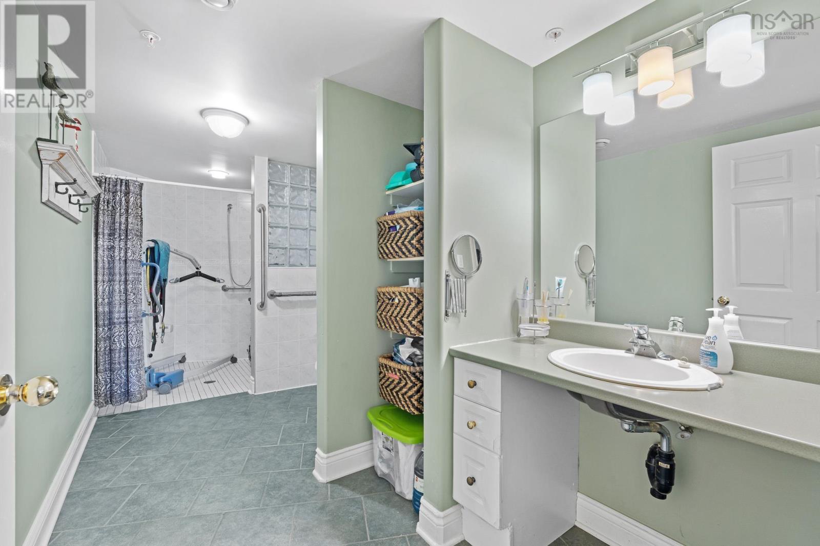 #214 512 Parkland Drive - 30