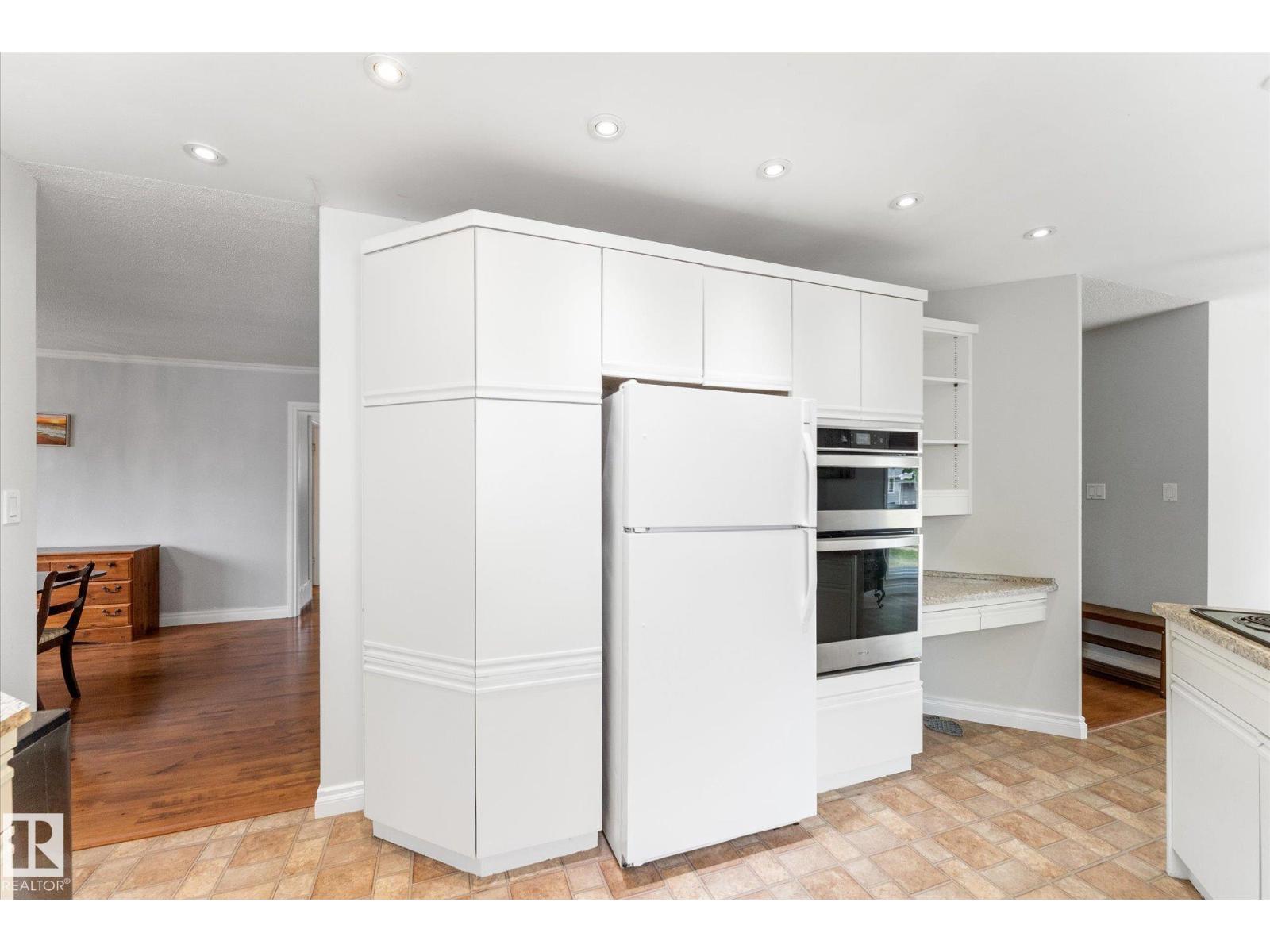 5411 49 ST - 11