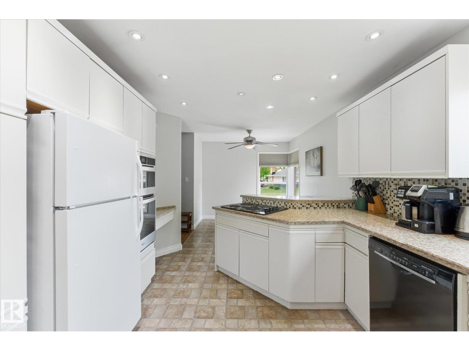 5411 49 ST - 12