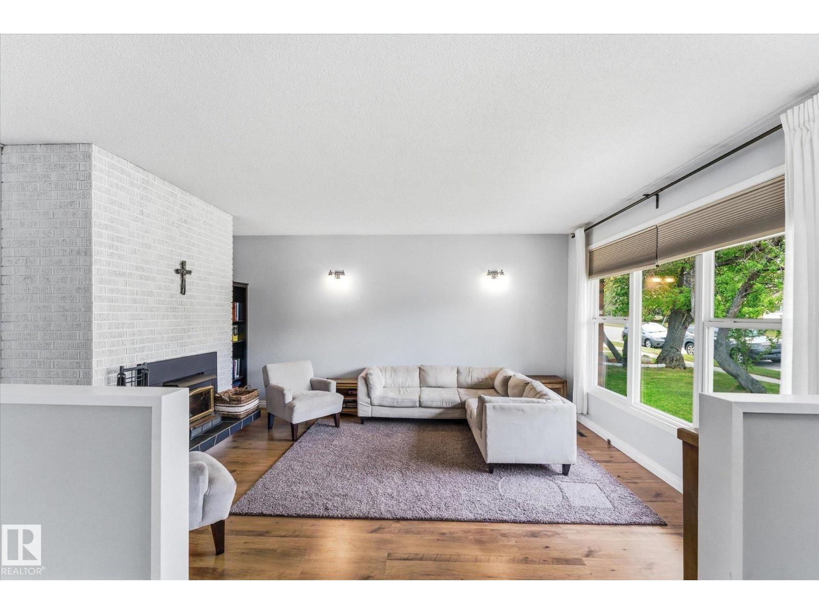 5411 49 ST - 13