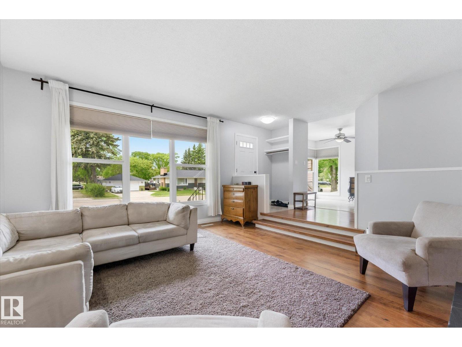 5411 49 ST - 15