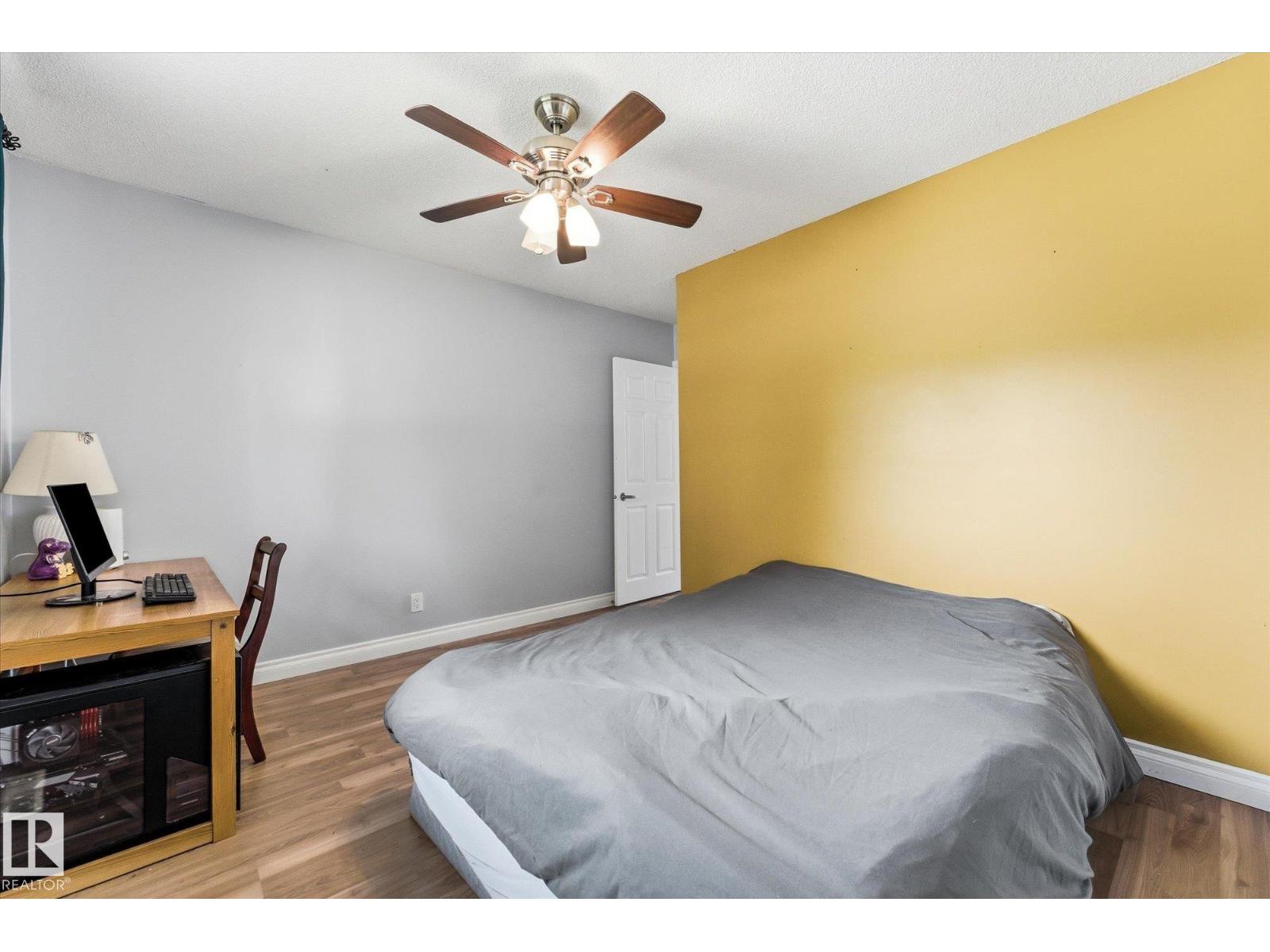 5411 49 ST - 22