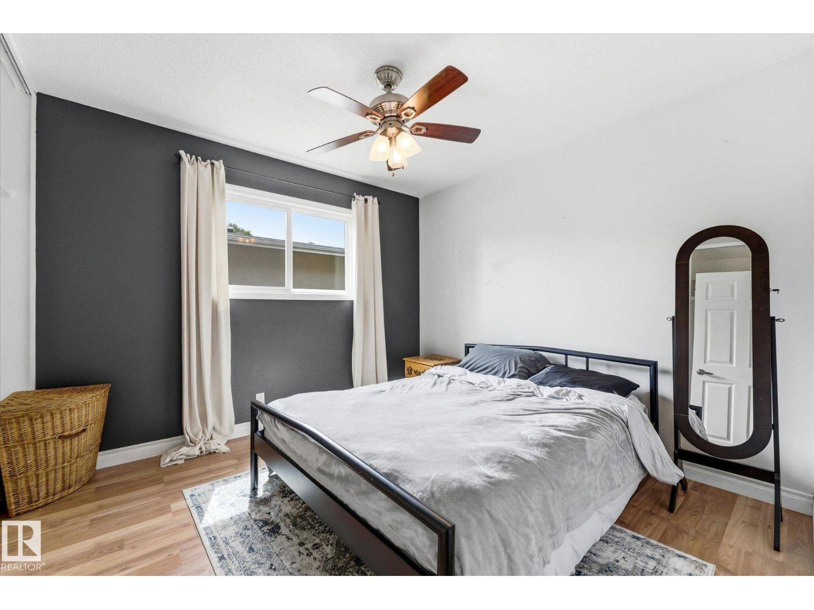 5411 49 ST - 25