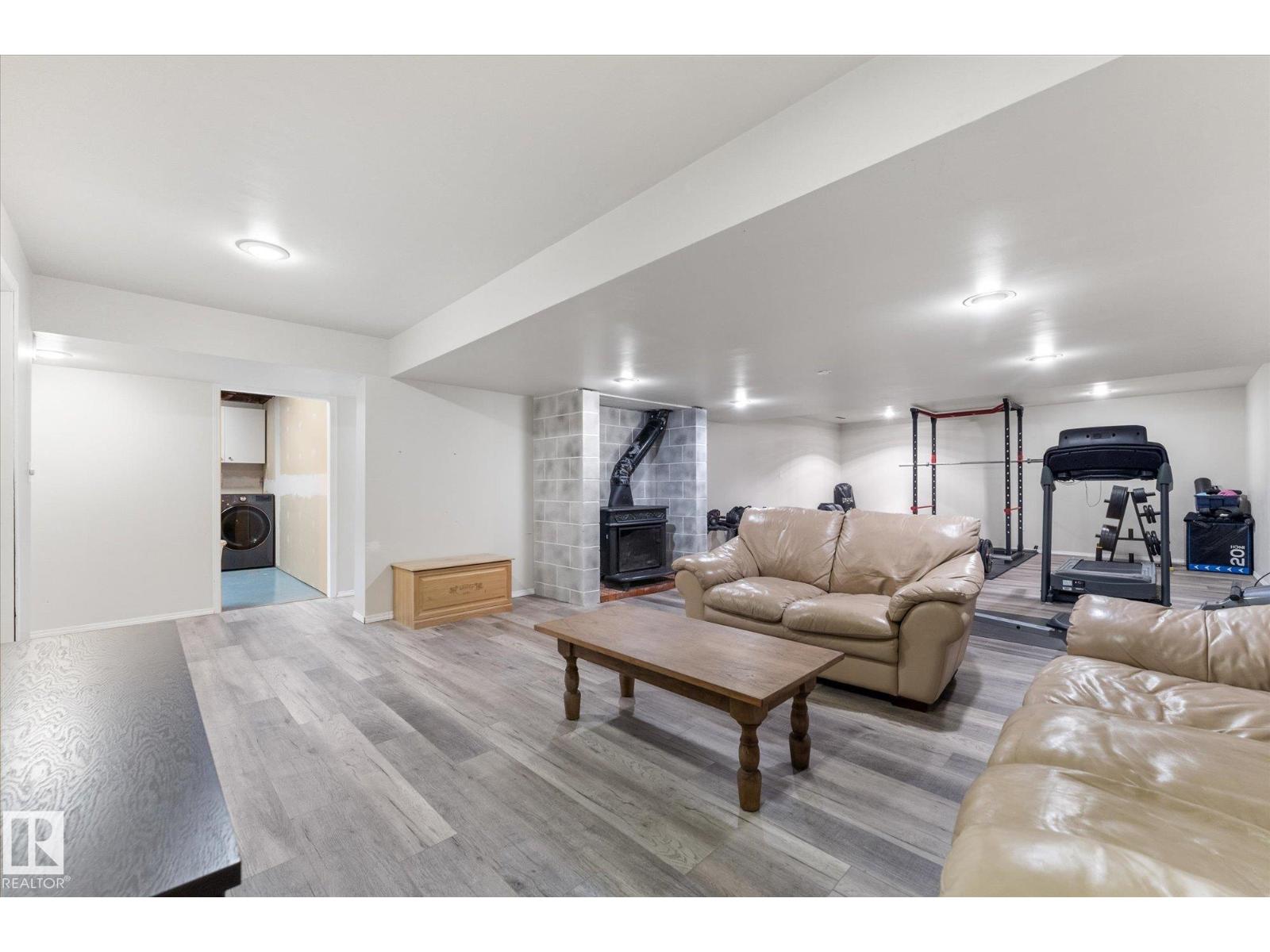 5411 49 ST - 29