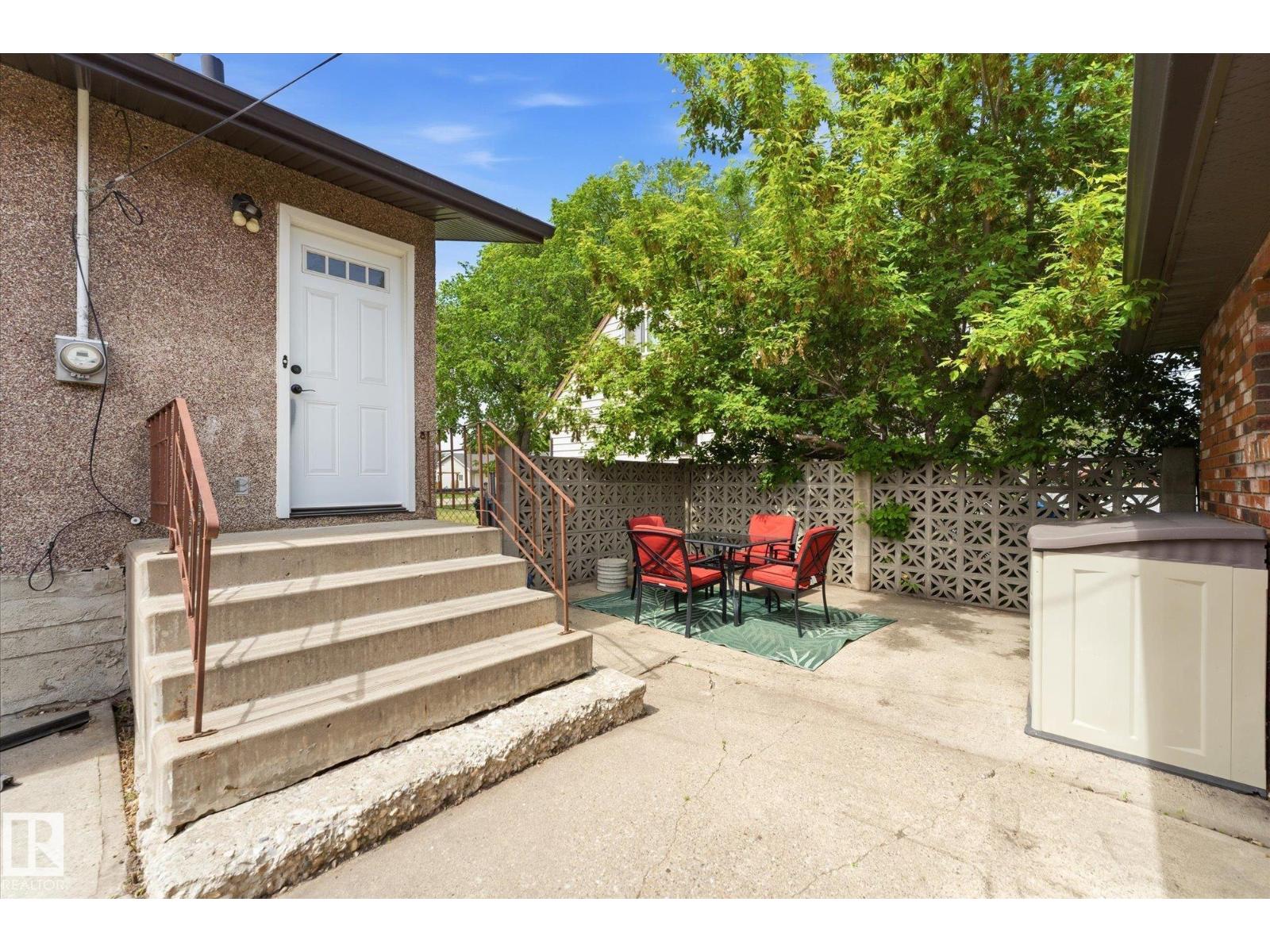 5411 49 ST - 44