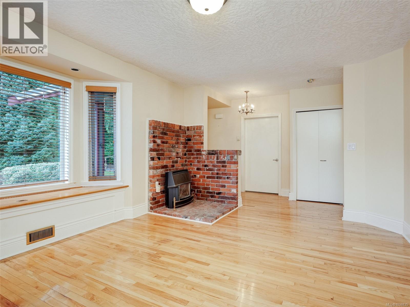 756 Newbury St, Saanich