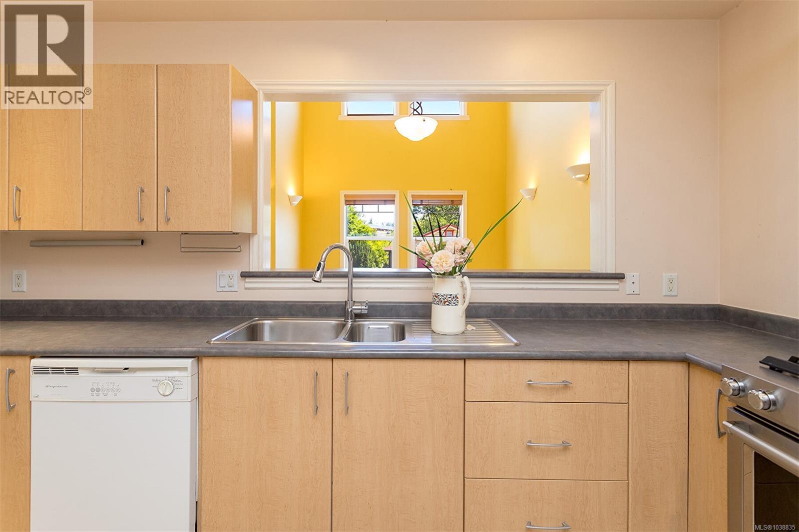 756 Newbury St - 25
