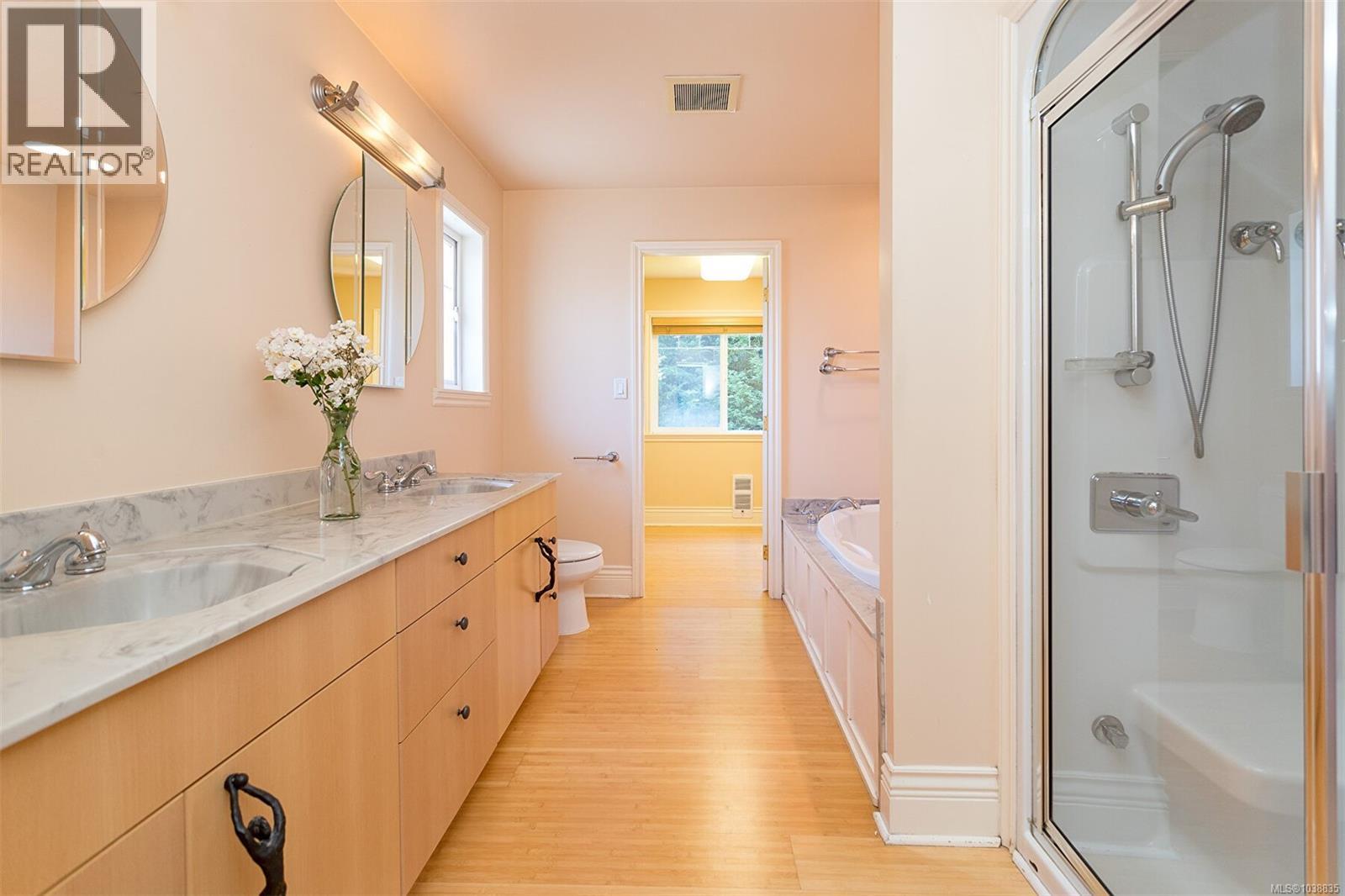 756 Newbury St - 34