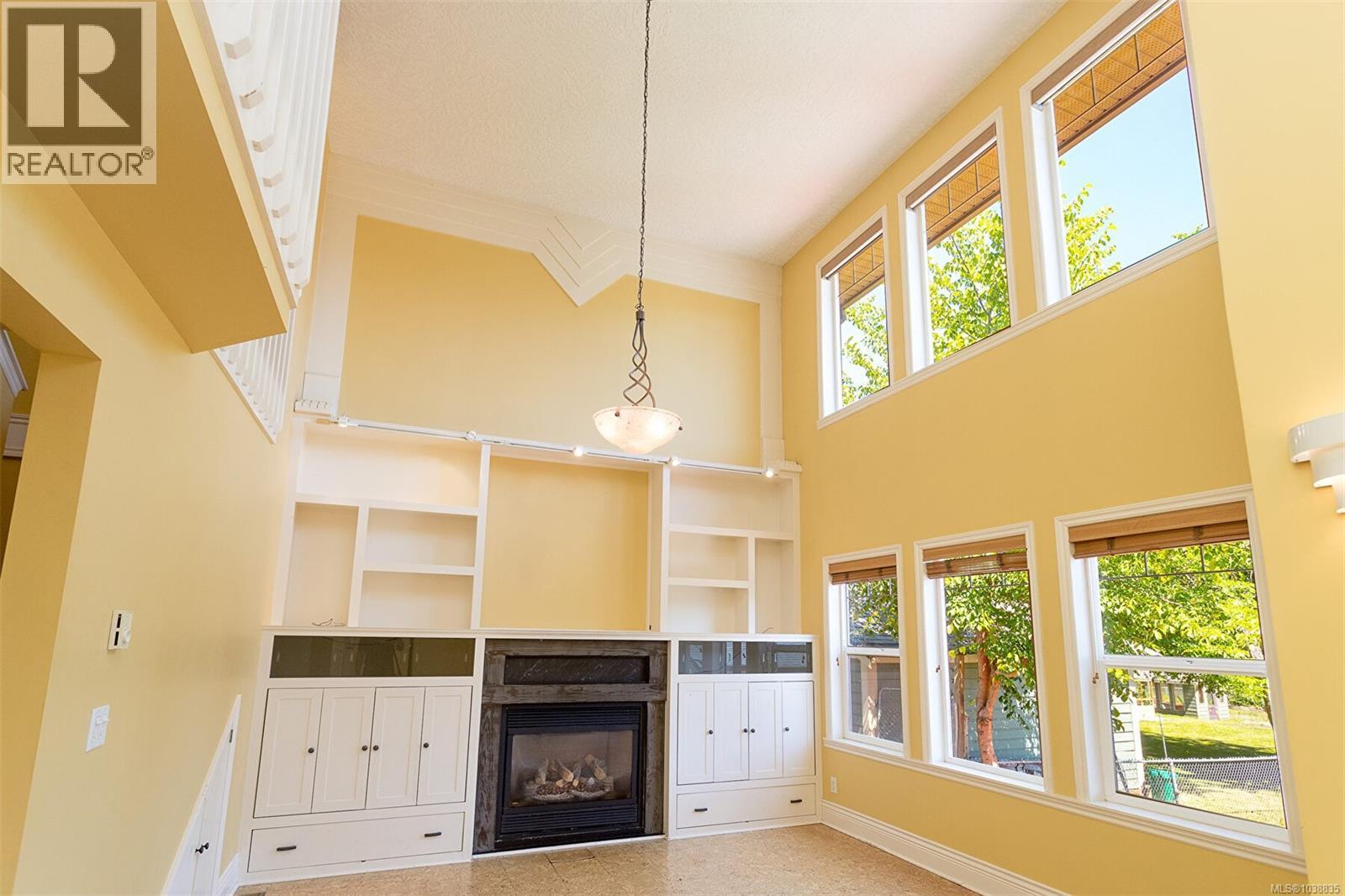 756 Newbury St - 5