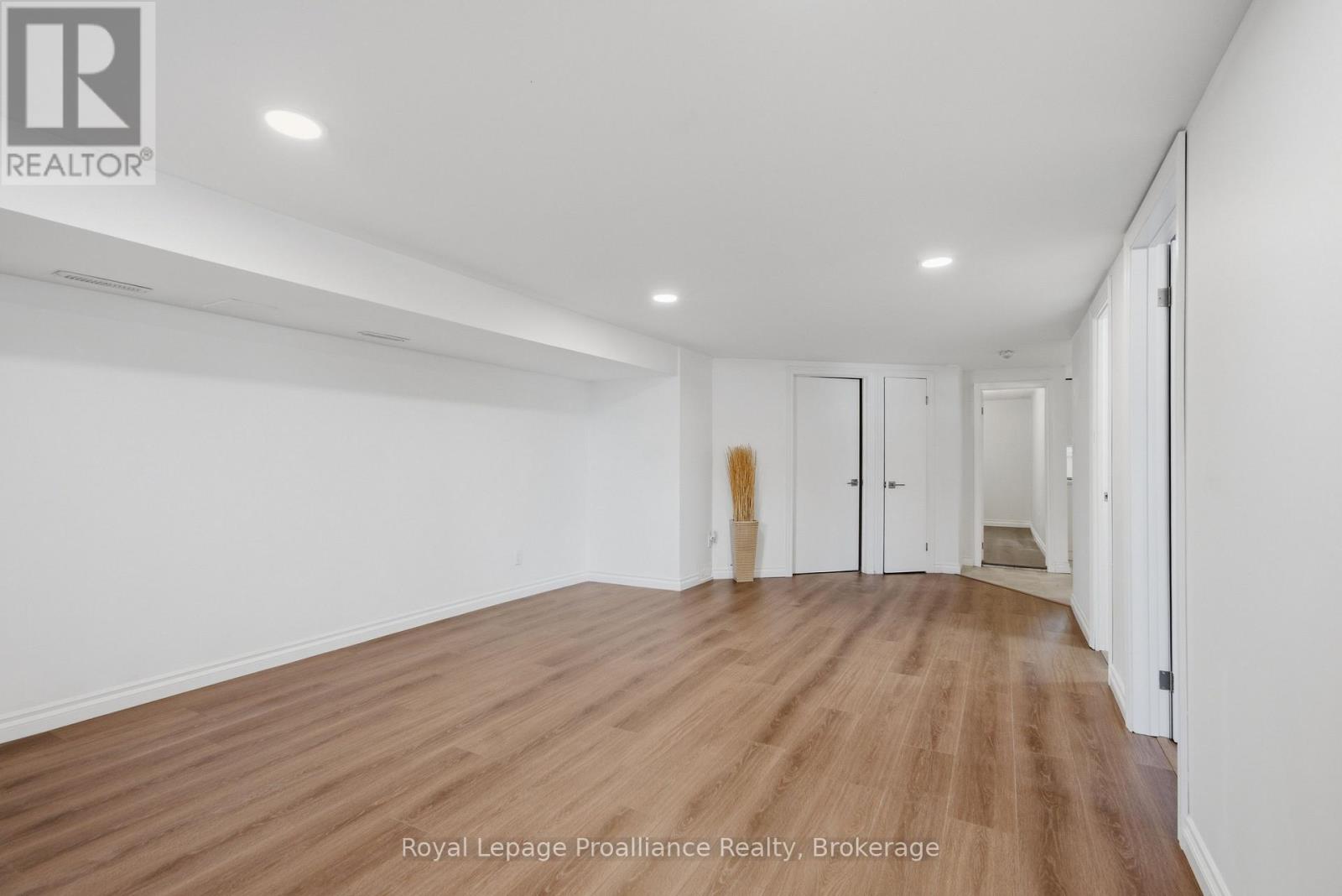 2 BETTES STREET - 32