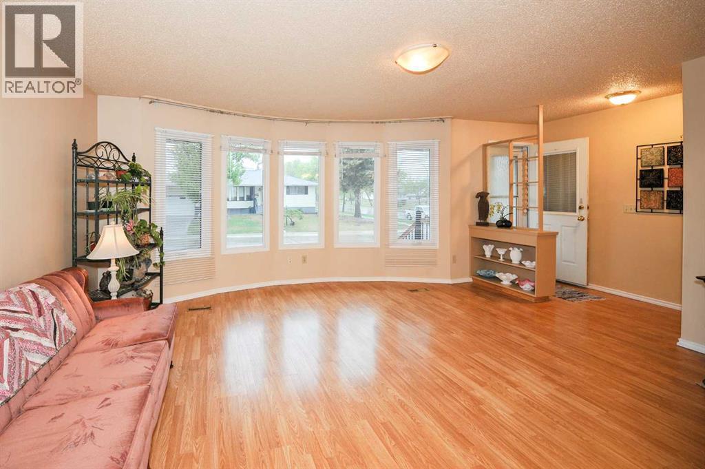 3911 57 Street — photo 13