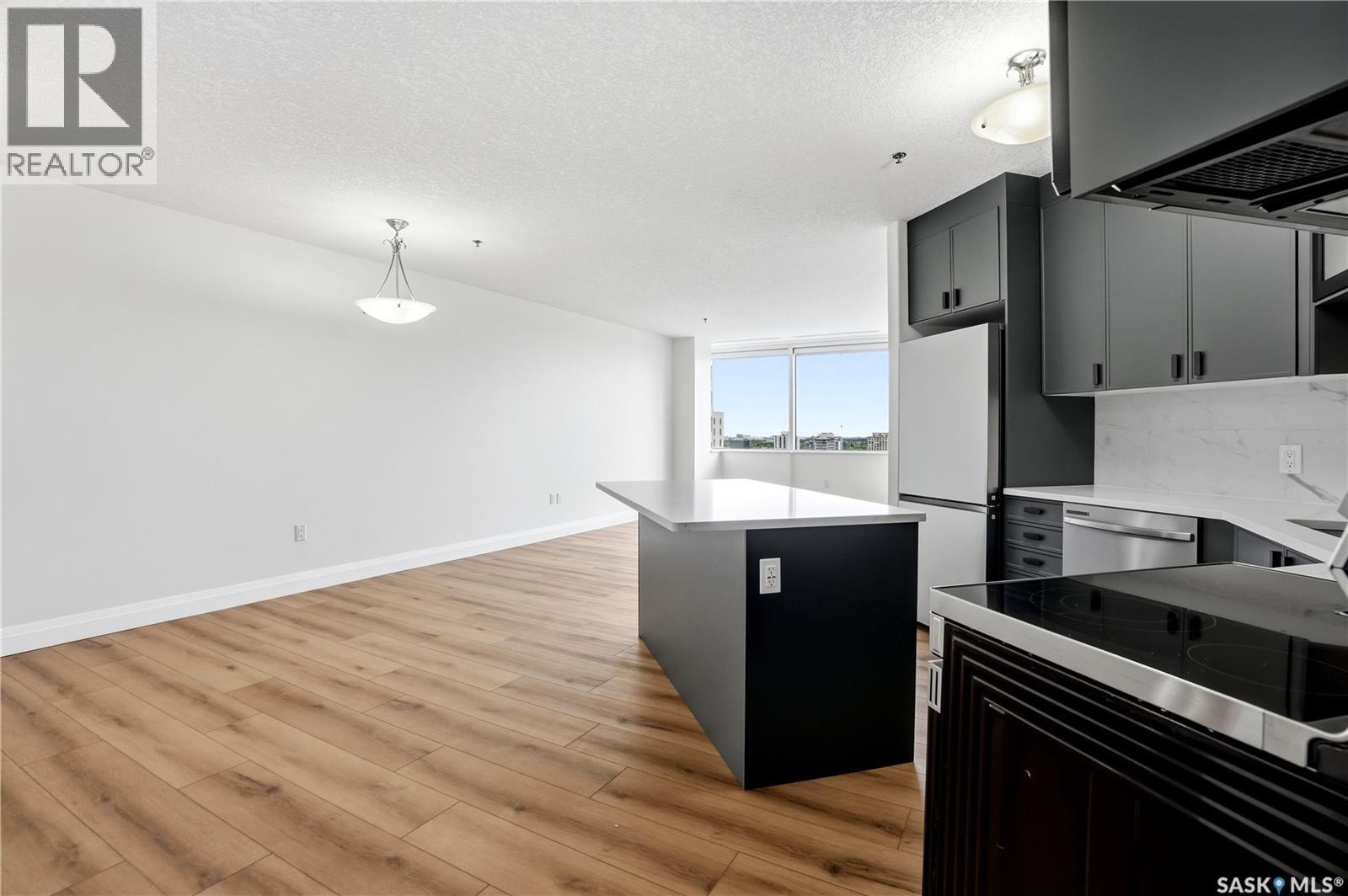 #1106 1914 Hamilton STREET - 11