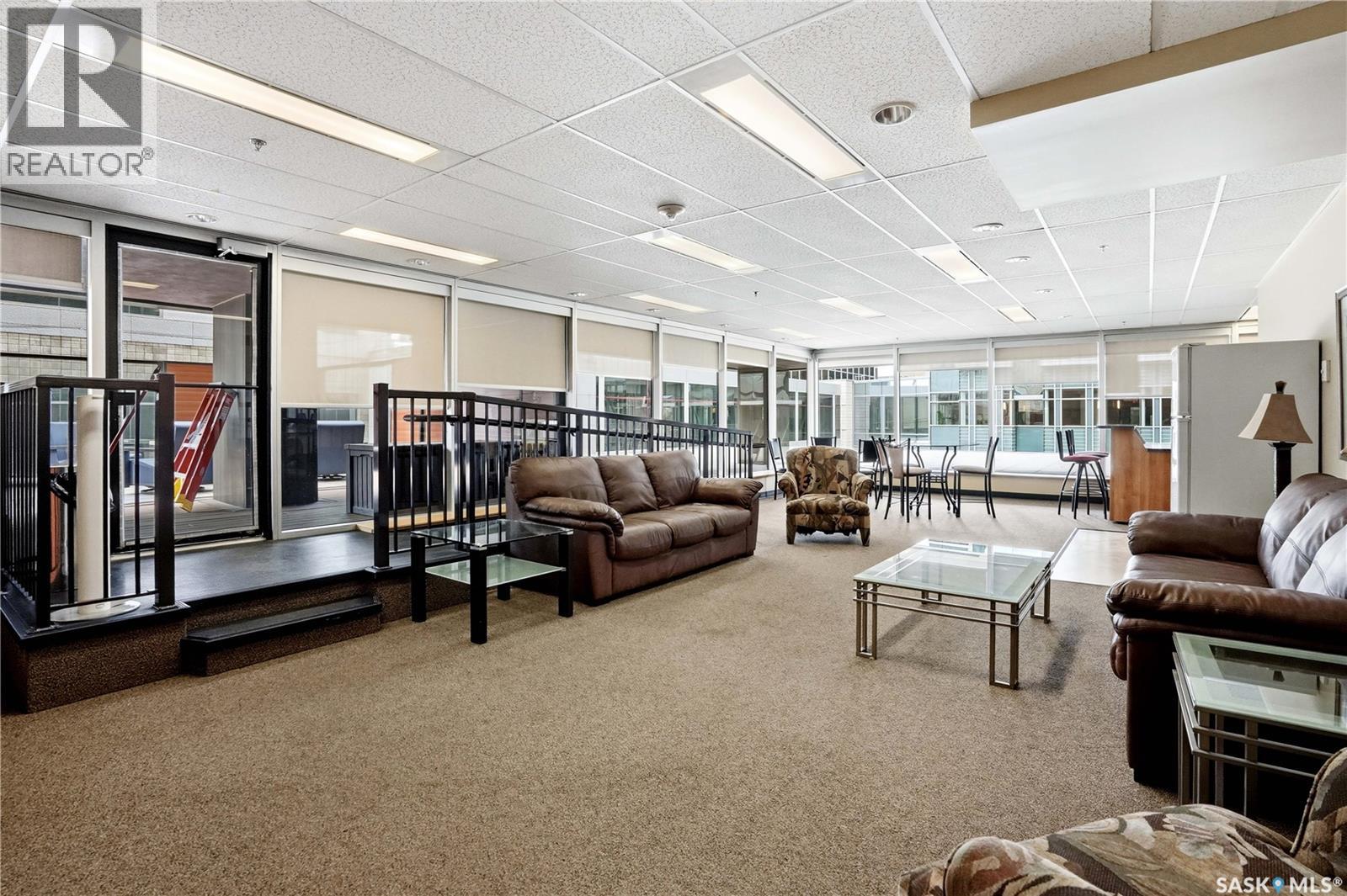 #1106 1914 Hamilton STREET - 36