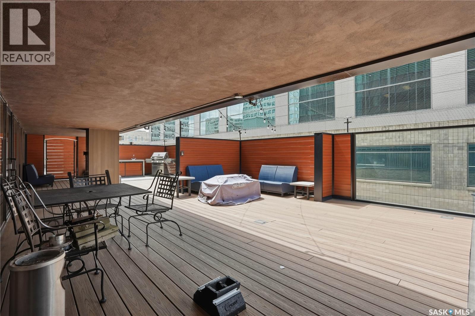 #1106 1914 Hamilton STREET - 38