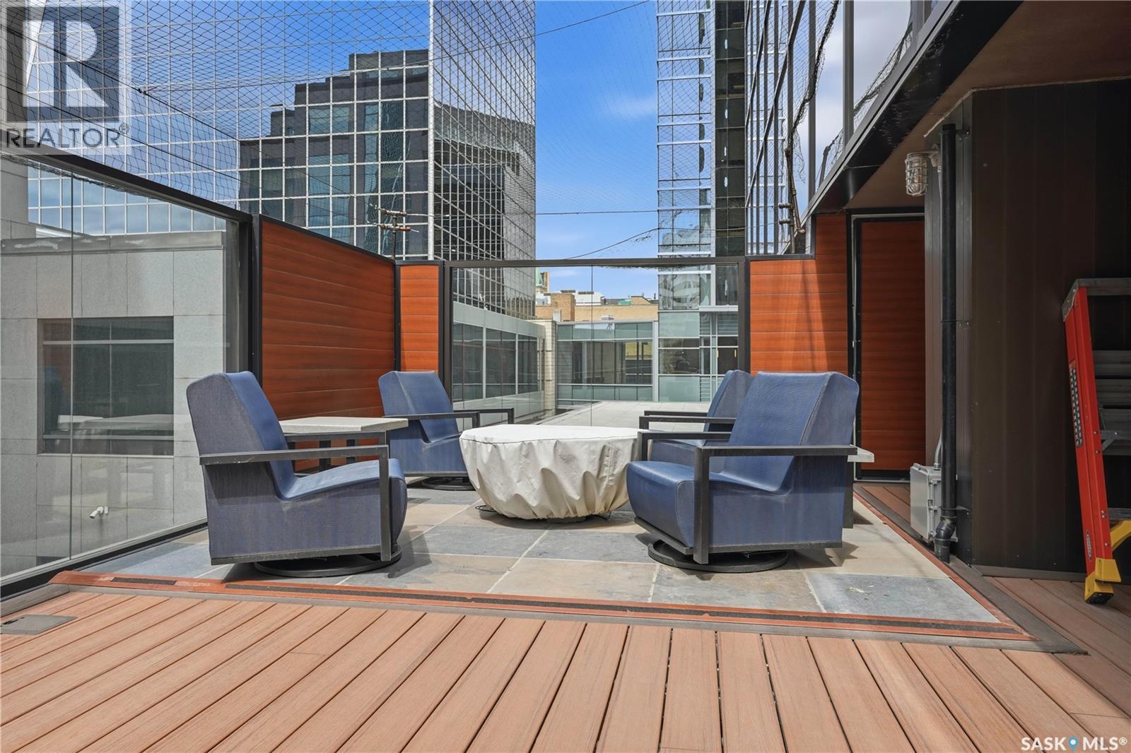 #1106 1914 Hamilton STREET - 40