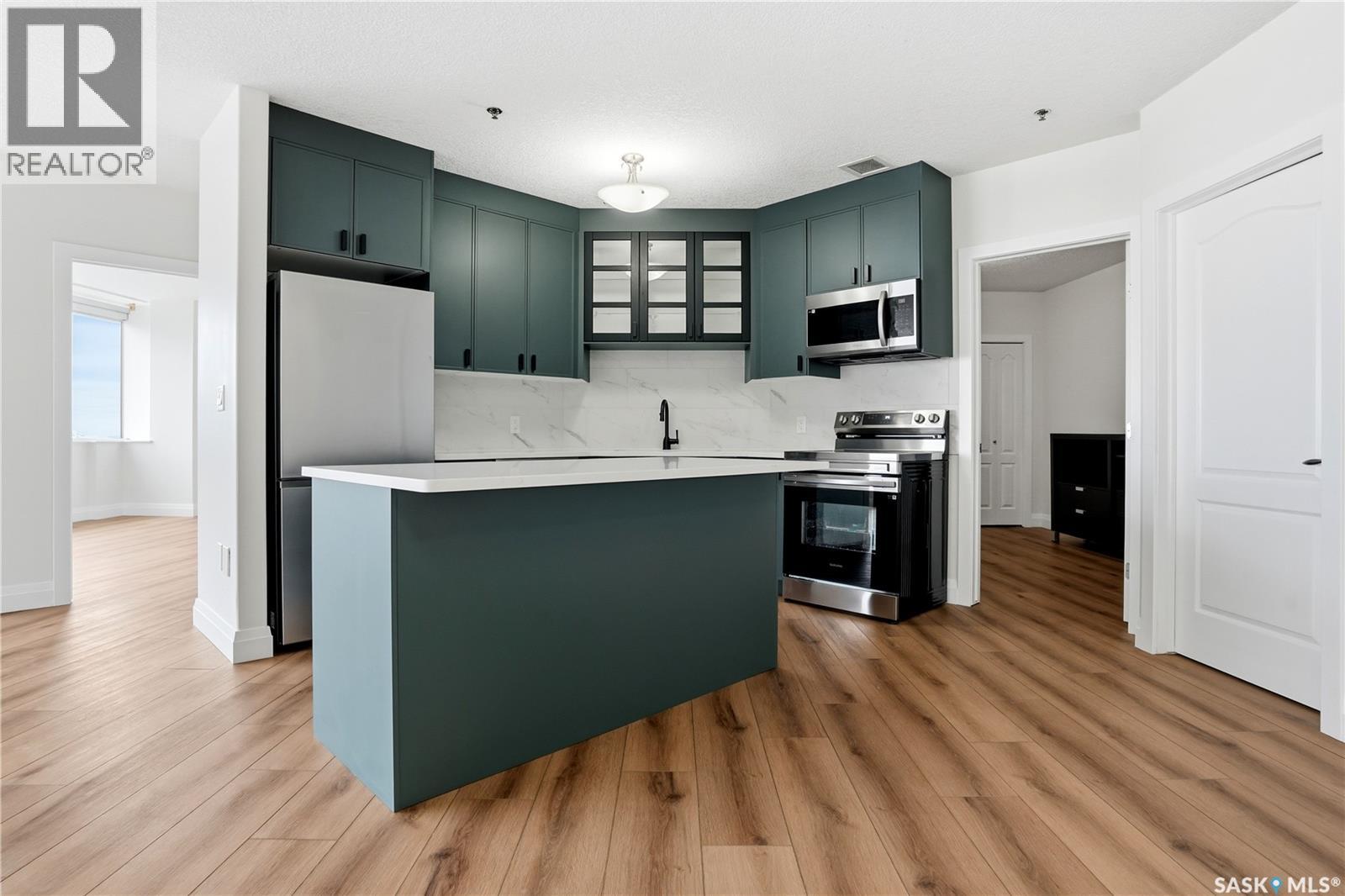 #1106 1914 Hamilton STREET - 5