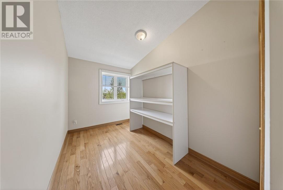 402 Maki Avenue - 34