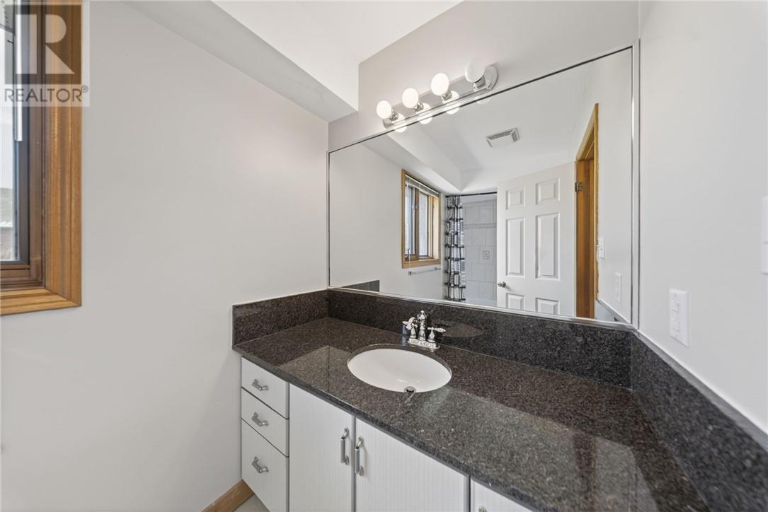 402 Maki Avenue - 36