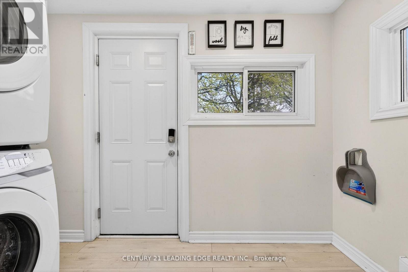 90 PARK ROAD S - 17