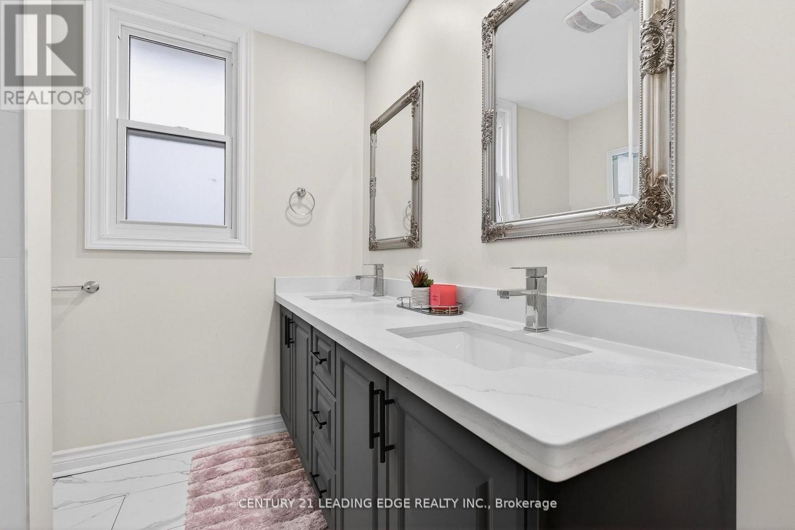 90 PARK ROAD S - 36