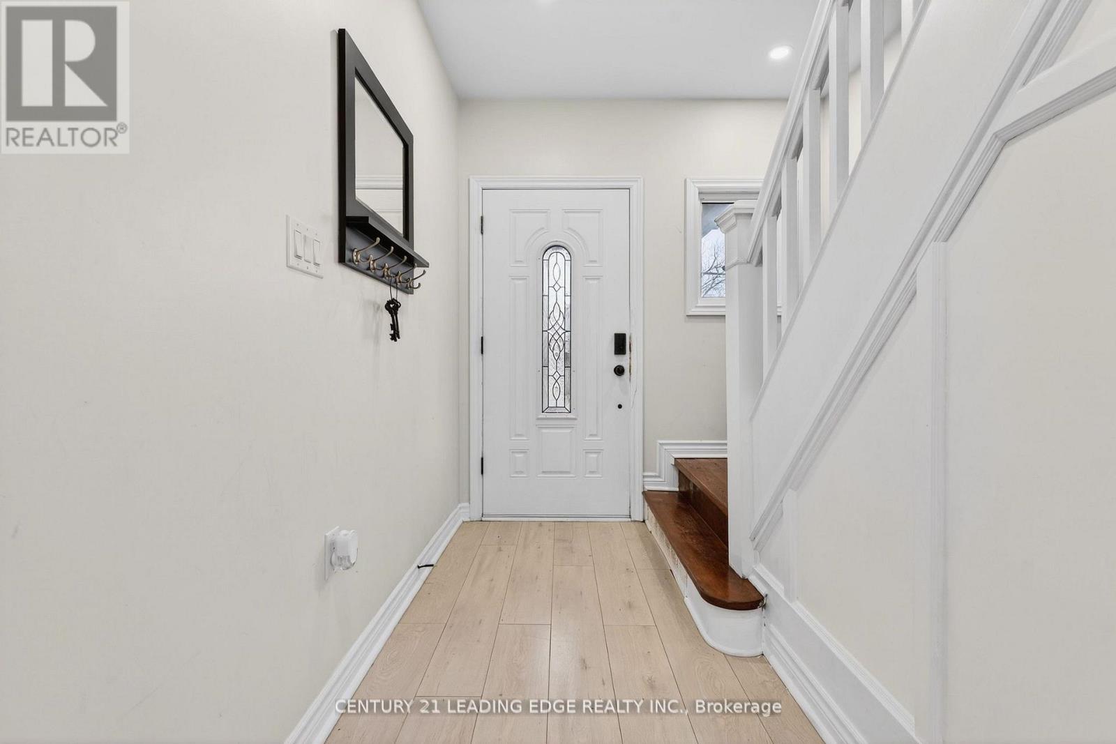90 PARK ROAD S - 5