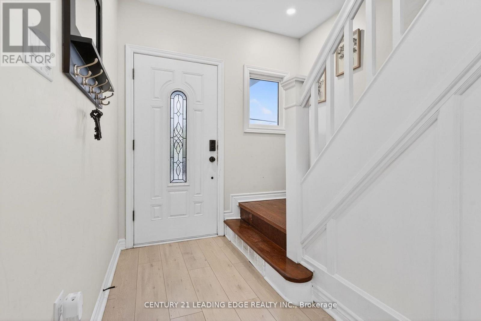 90 PARK ROAD S - 6