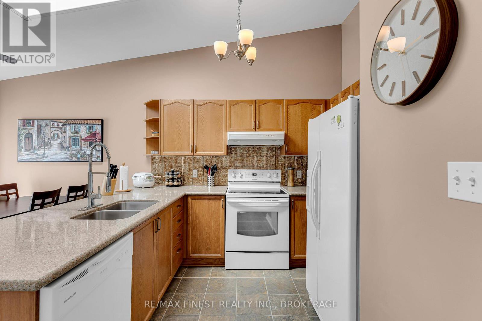 570 FREEMAN CRESCENT - 11