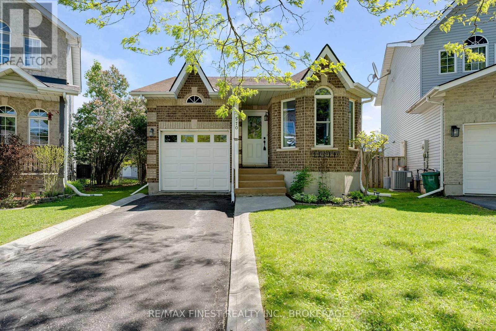 570 FREEMAN CRESCENT - 2