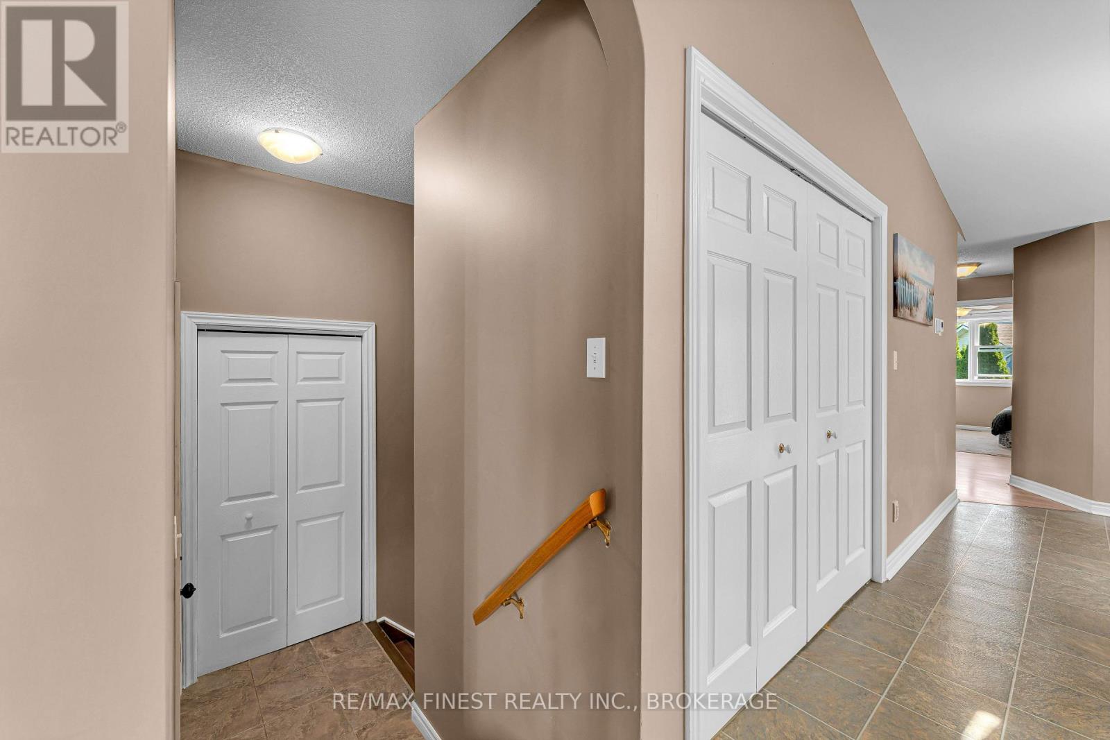 570 FREEMAN CRESCENT - 23