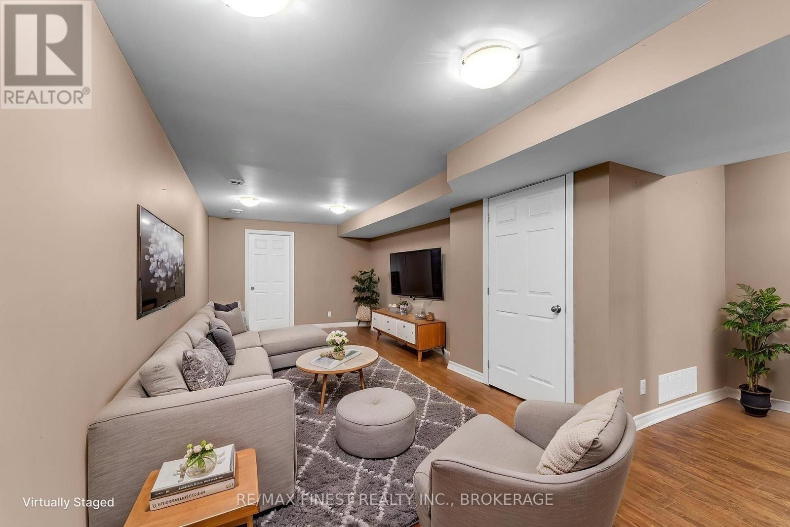 570 FREEMAN CRESCENT - 32