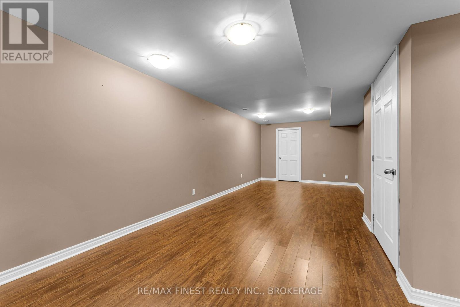 570 FREEMAN CRESCENT - 34