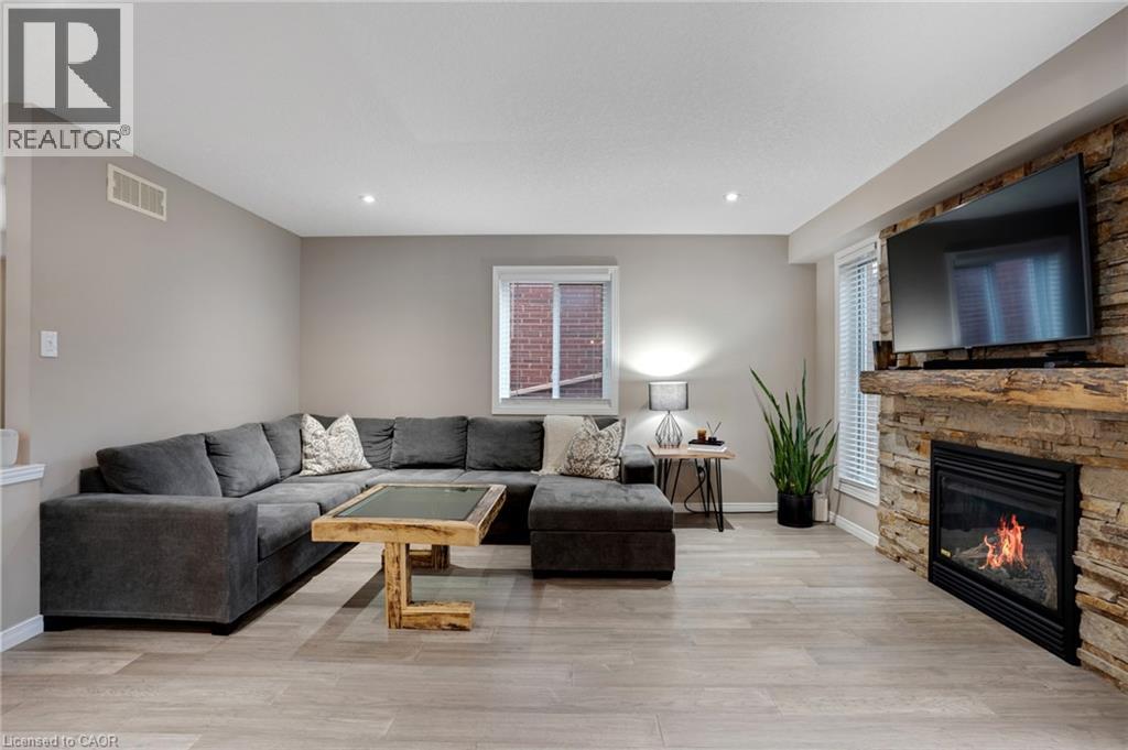 99 UDVARI Crescent - 14