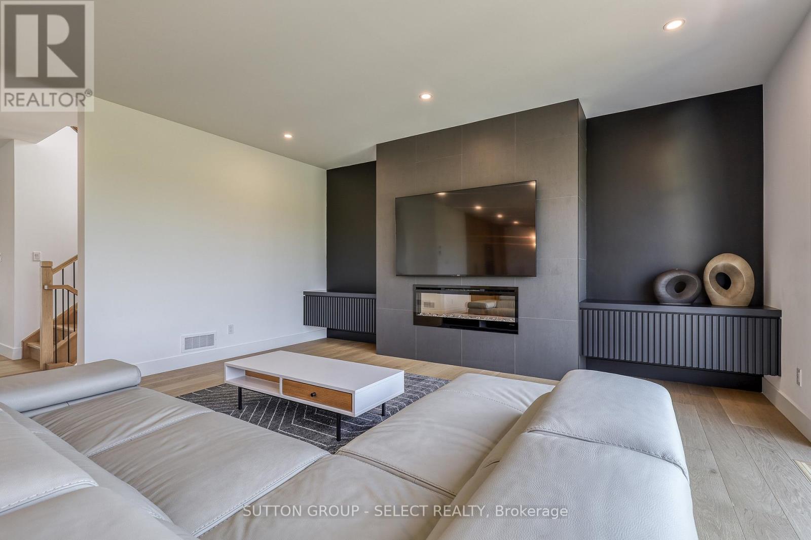 61 CRESTVIEW DRIVE - 10