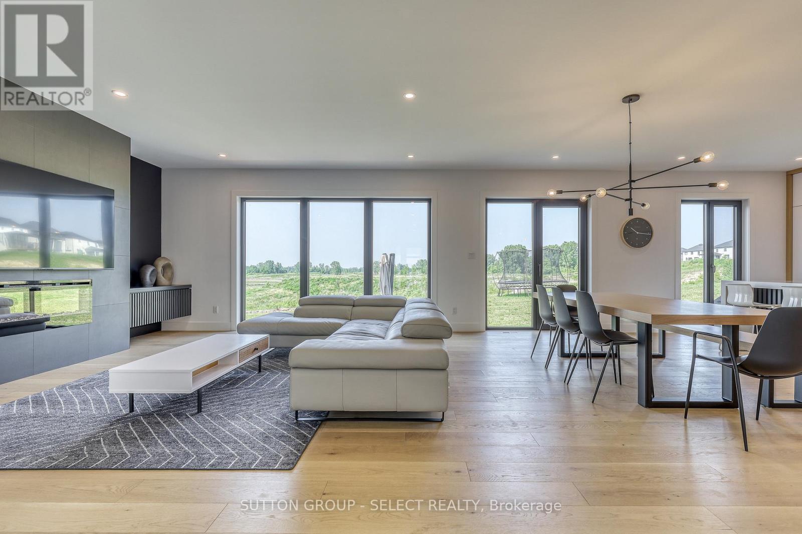 61 CRESTVIEW DRIVE - 7