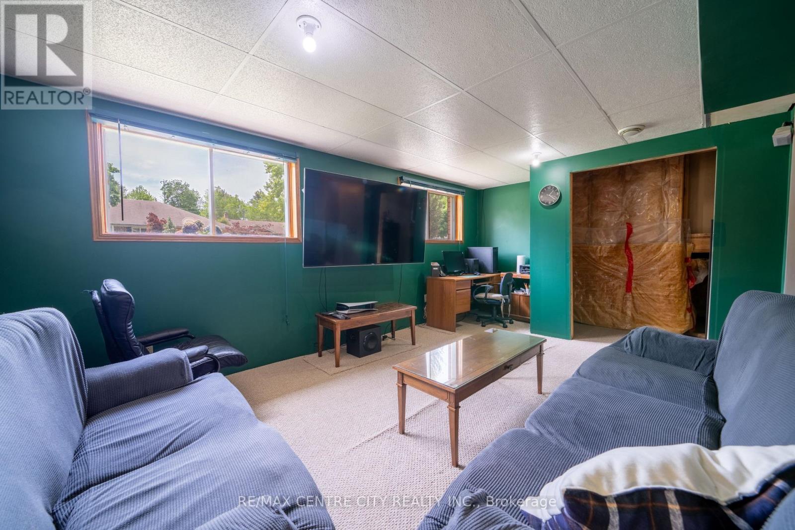 25 PEARSON AVENUE - 32