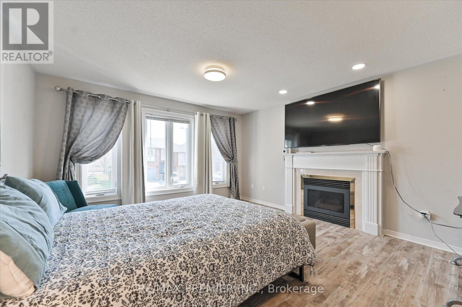 60 TUMBLEWEED COURT - 21