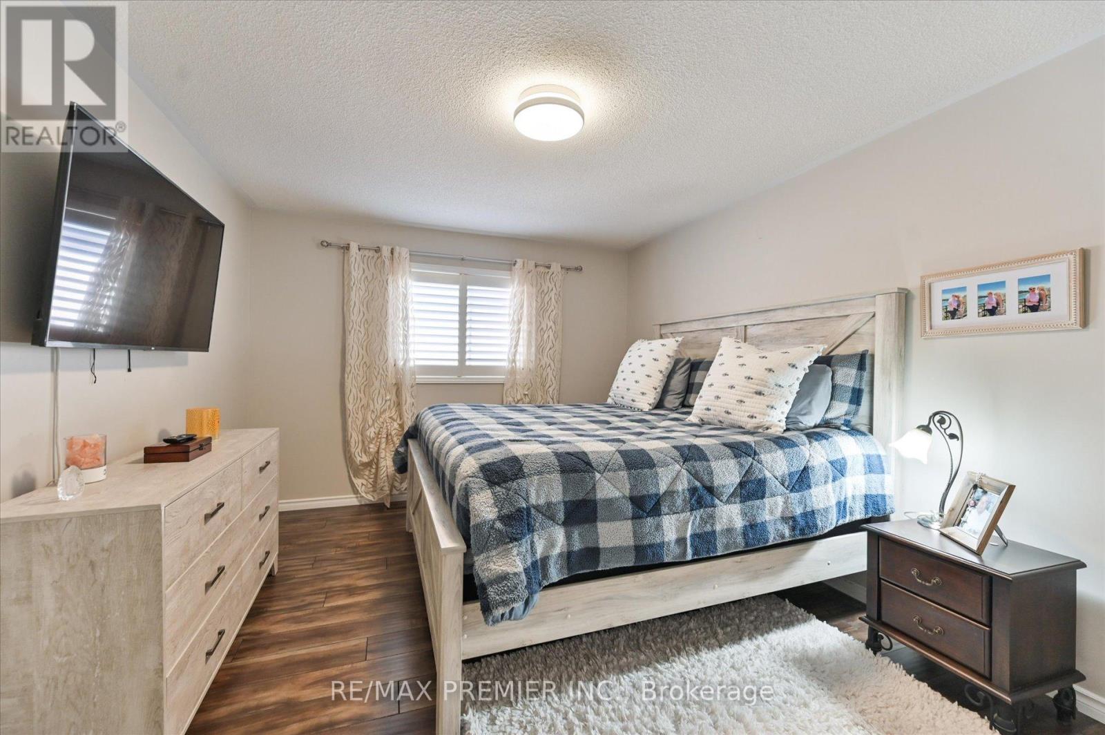 60 TUMBLEWEED COURT - 26