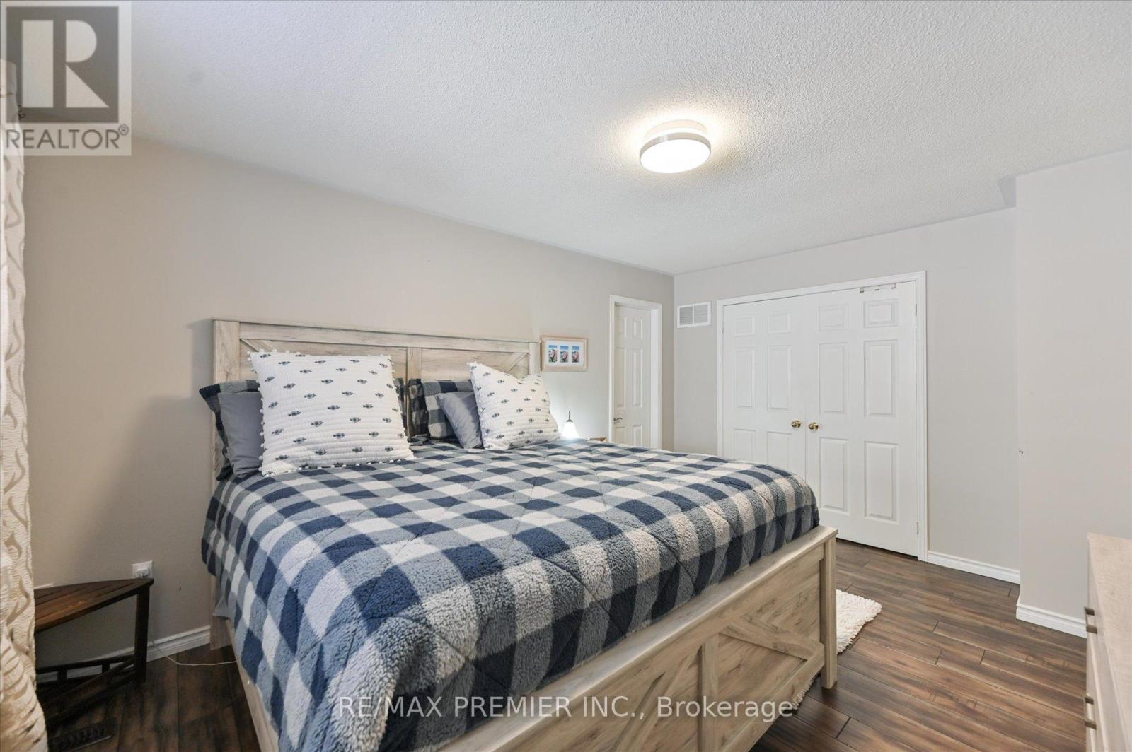 60 TUMBLEWEED COURT - 27