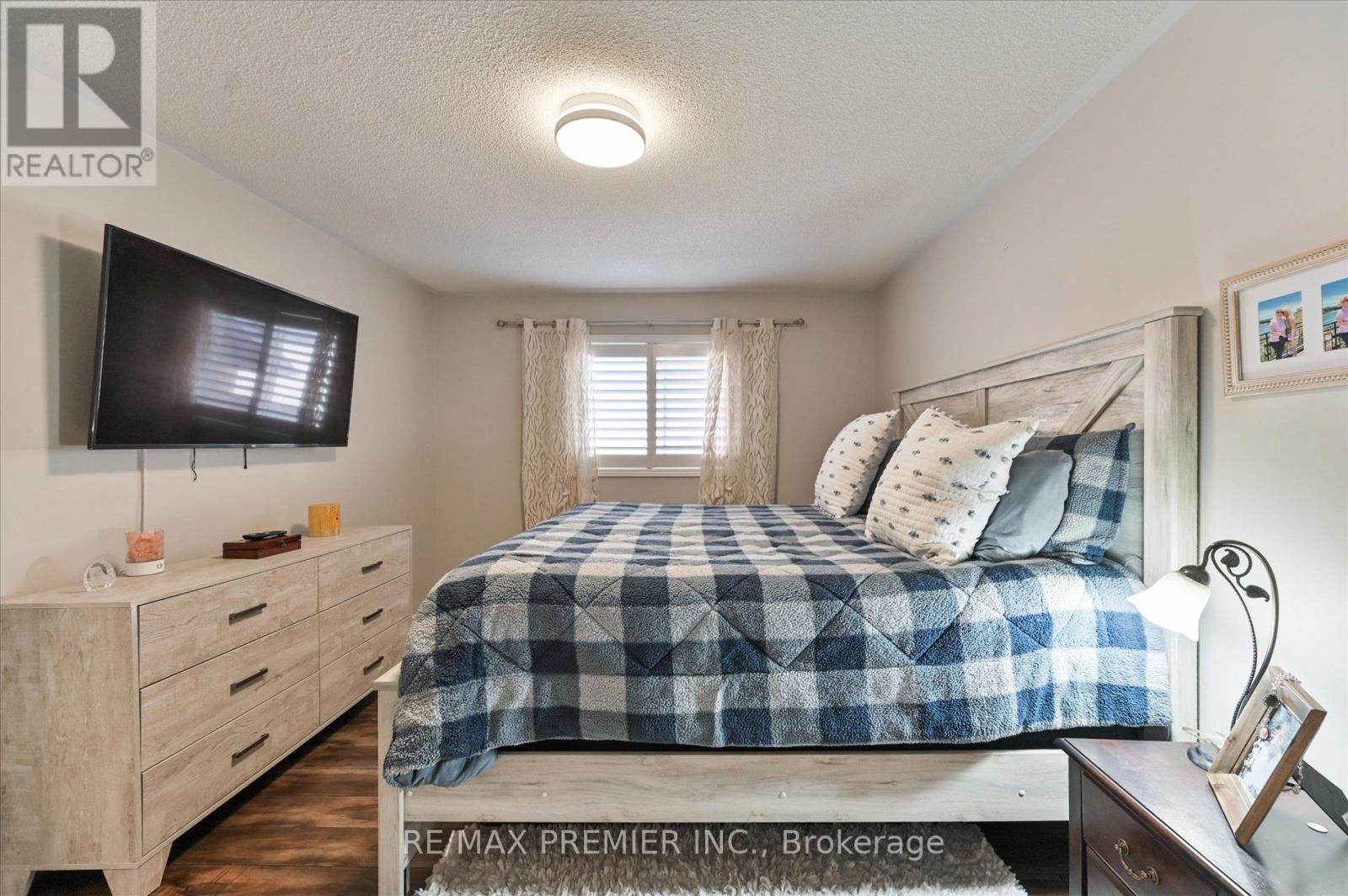 60 TUMBLEWEED COURT - 28
