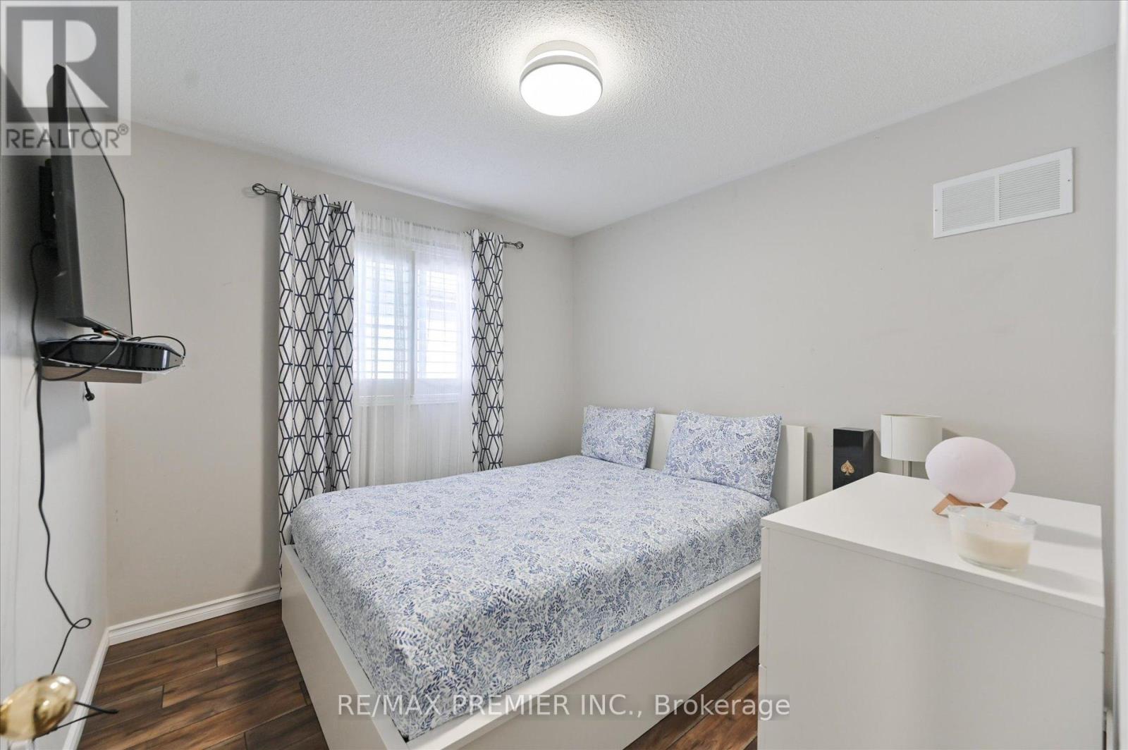 60 TUMBLEWEED COURT - 29