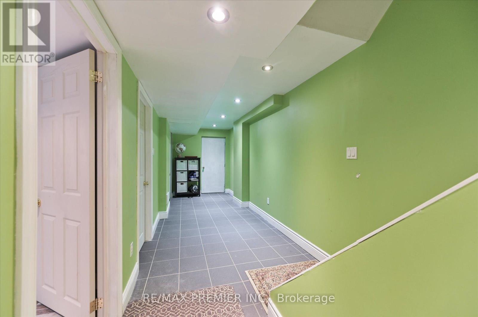 60 TUMBLEWEED COURT - 33