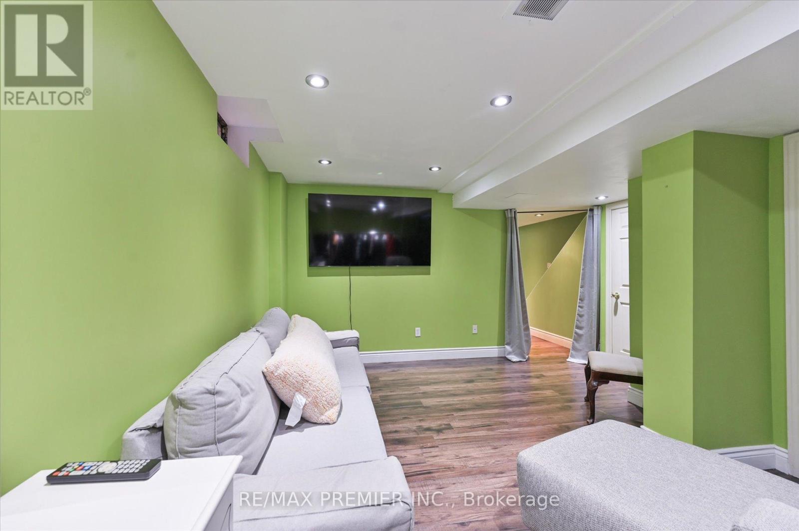60 TUMBLEWEED COURT - 35
