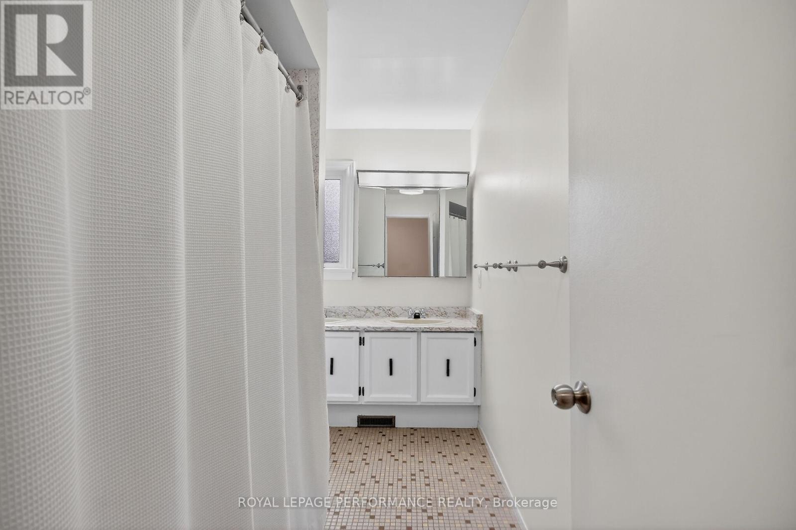 15 HALLOWELL COURT - 28