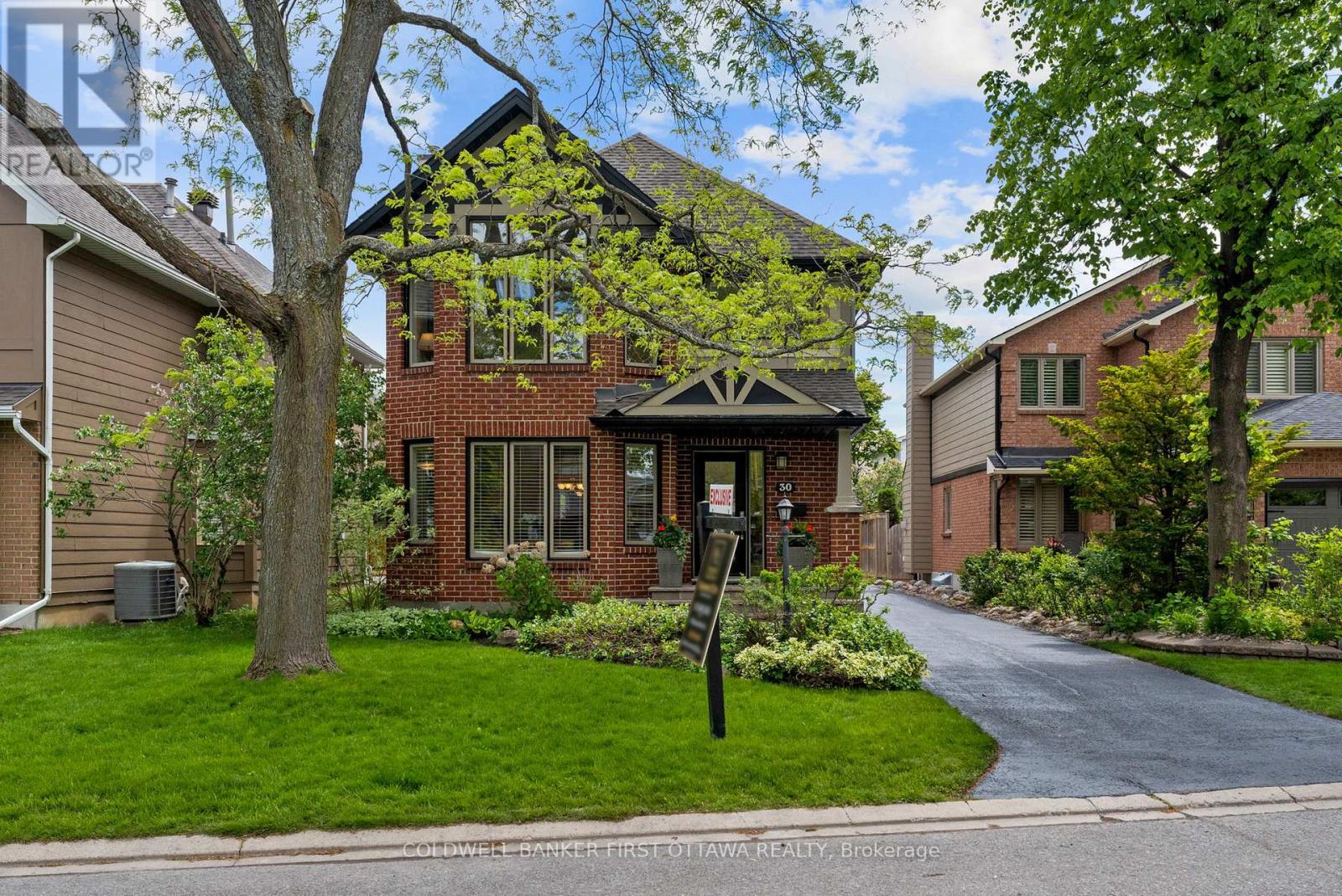 30 CASTLETHORPE CRESCENT - 1