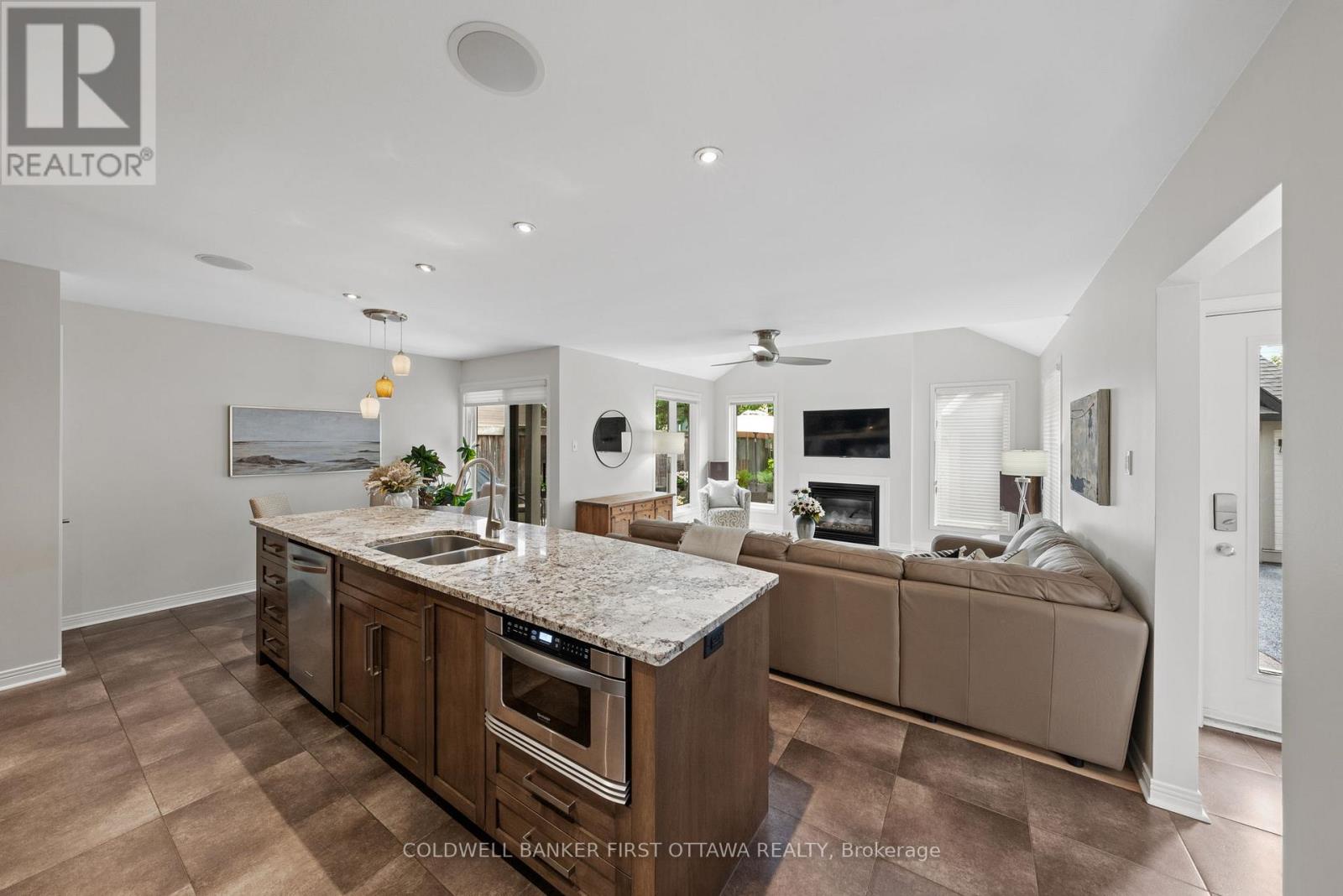 30 CASTLETHORPE CRESCENT - 10