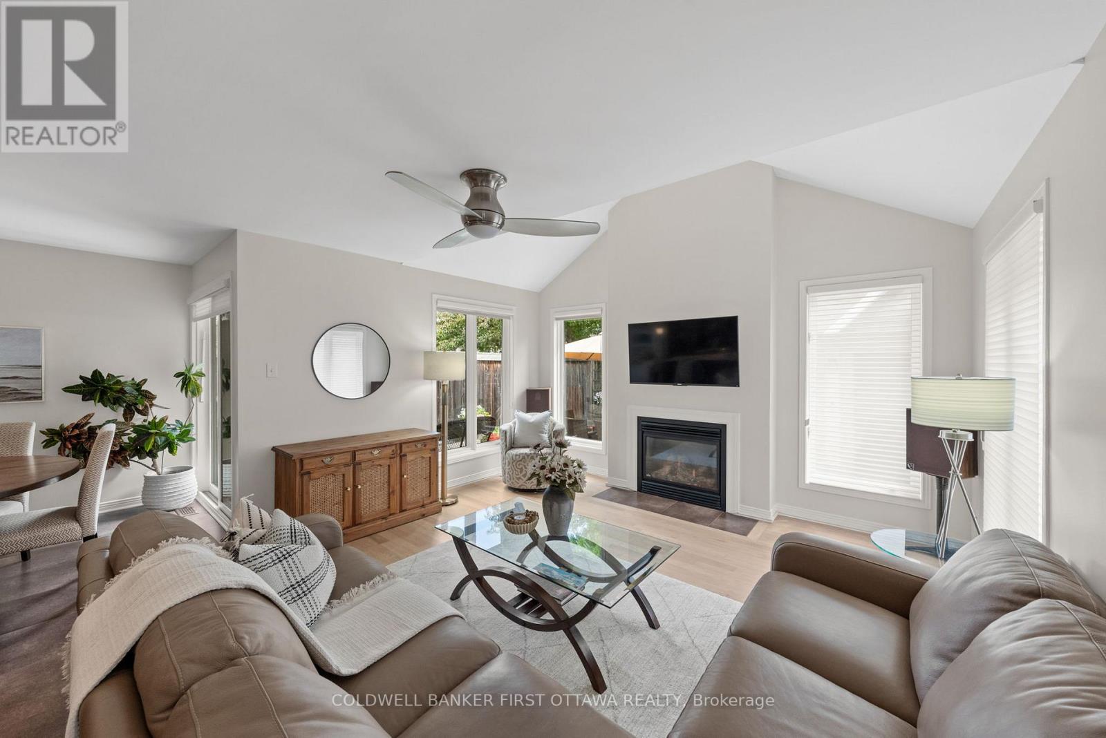 30 CASTLETHORPE CRESCENT - 16