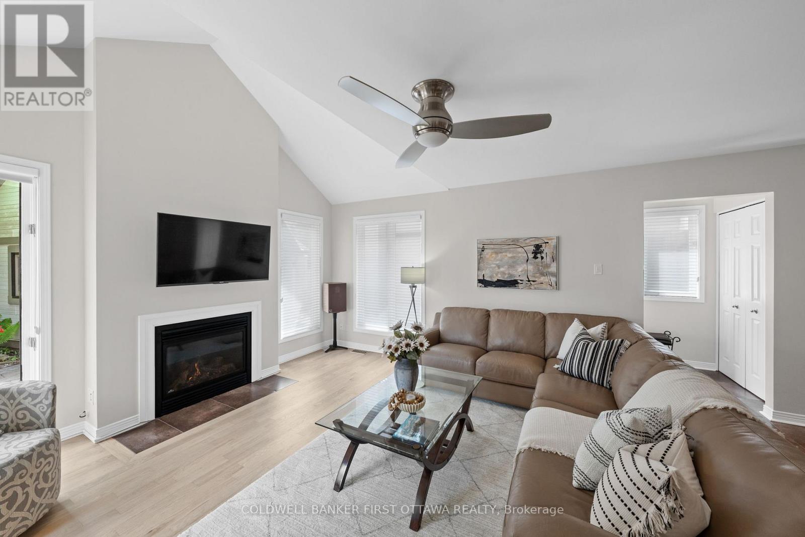 30 CASTLETHORPE CRESCENT - 17