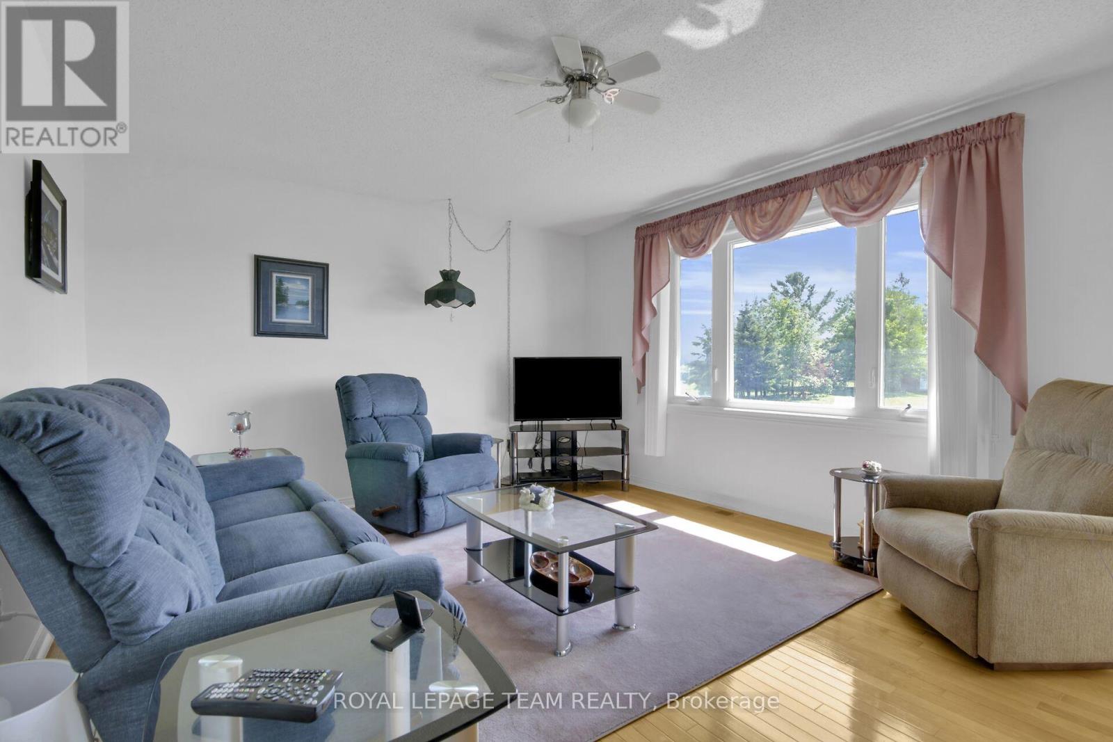 929 MUNRO DRIVE - 13