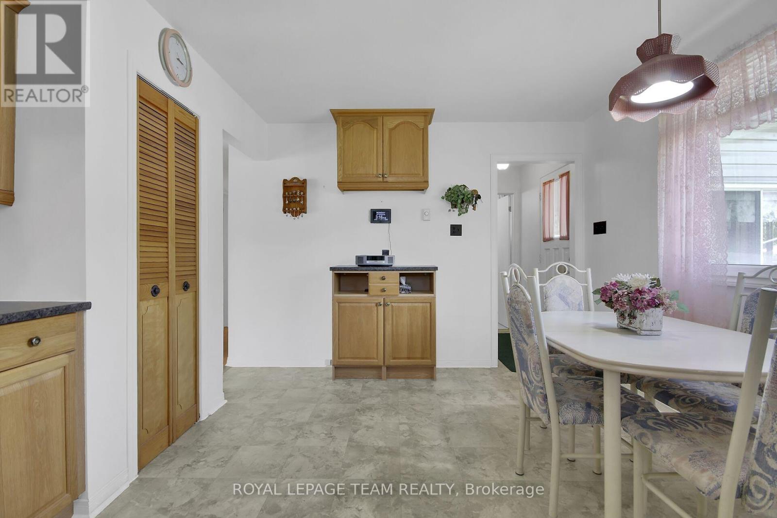 929 MUNRO DRIVE - 19
